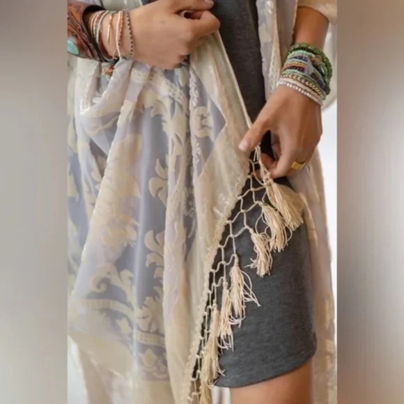 SOLD OUT Nude Floral Velvet Burnout Tassel Kimono Open Wrap Coverup Top One Size - Picture 4 of 6